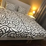 Cozy Homestay Share Apartment